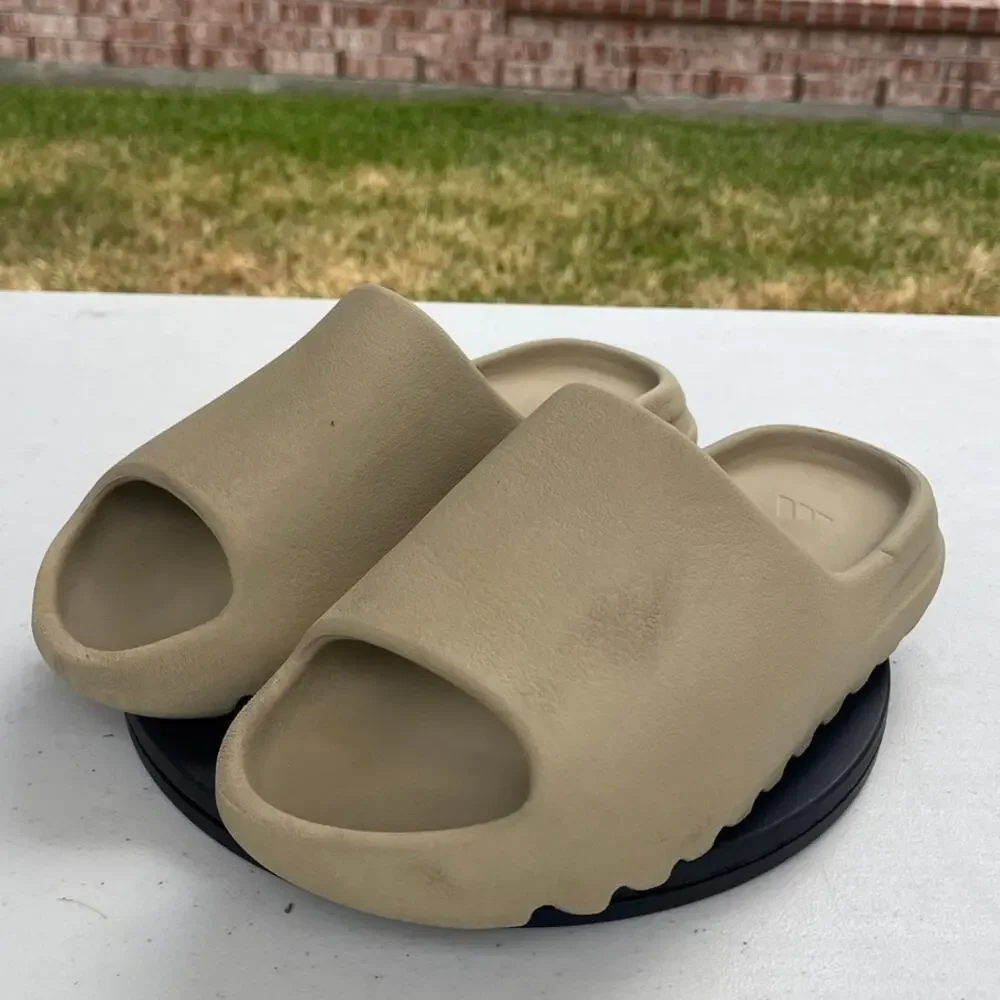 Mens Adidas Yeezy FW6344 Rubber Footbed Lightweight Casual Slide Sandal 8 Beige